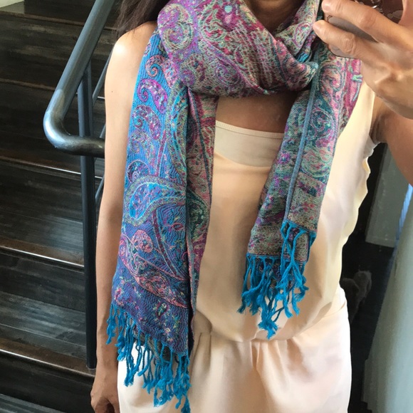 Scarf & wrap - Picture 2 of 7